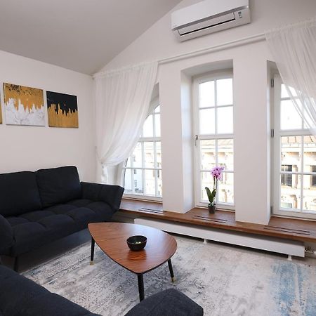 Appartement Bright Attic Flat In The Centre à Riga Extérieur photo